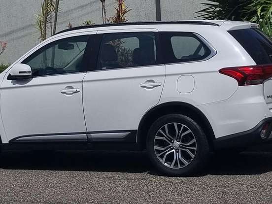 MITSUBISHI-OUTLANDER-3.0 GT 4X4 V6 24V GASOLINA 4P AUTOMÁTICO MITSUBISHI-OUTLANDER-2016