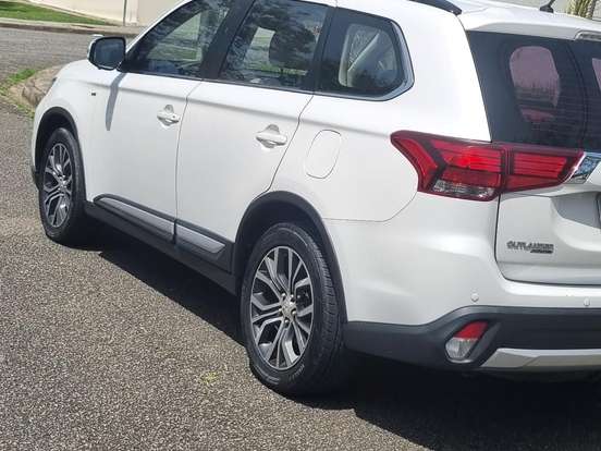 MITSUBISHI-OUTLANDER-3.0 GT 4X4 V6 24V GASOLINA 4P AUTOMÁTICO MITSUBISHI-OUTLANDER-2016