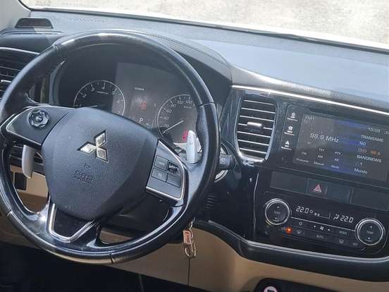 MITSUBISHI-OUTLANDER-3.0 GT 4X4 V6 24V GASOLINA 4P AUTOMÁTICO MITSUBISHI-OUTLANDER-2016