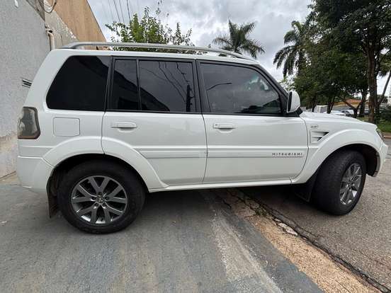 MITSUBISHI-PAJERO TR4-2.0 4X2 16V 140CV FLEX 4P AUTOMÁTICO MITSUBISHI-PAJERO TR4-2013