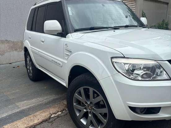 MITSUBISHI-PAJERO TR4-2.0 4X2 16V 140CV FLEX 4P AUTOMÁTICO MITSUBISHI-PAJERO TR4-2013