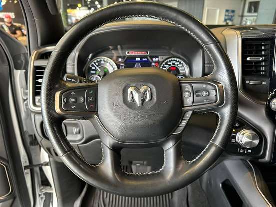 RAM-1500-5.7 V8 GASOLINA REBEL CD 4X4 AUTOMÁTICO RAM-1500-2021