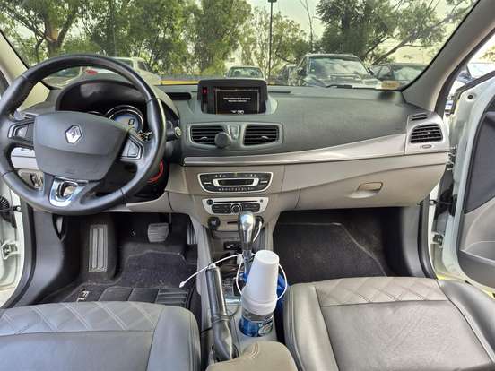 RENAULT-FLUENCE-2015