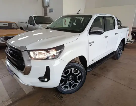 TOYOTA HILUX 2.7 VVT-i FLEX CD SRV 4X4 AUTOMÁTICO TOYOTA HILUX 2.7 VVT-i FLEX CD SRV 4X4 AUTOMÁTICO