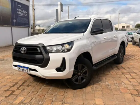 TOYOTA HILUX 2.8 D-4D TURBO DIESEL CD SR 4X4 AUTOMÁTICO