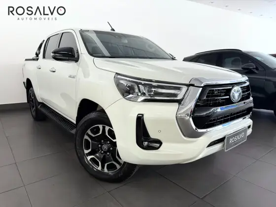 TOYOTA HILUX 2.8 D-4D TURBO DIESEL CD SRX 4X4 AUTOMÁTICO TOYOTA HILUX 2.8 D-4D TURBO DIESEL CD SRX 4X4 AUTOMÁTICO
