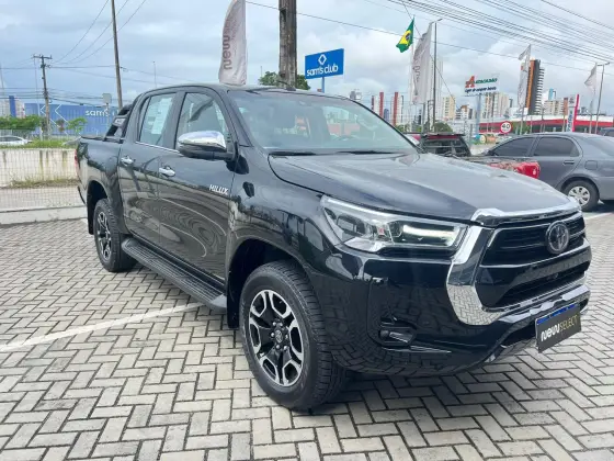 TOYOTA HILUX 2.8 D-4D TURBO DIESEL CD SRX 4X4 AUTOMÁTICO