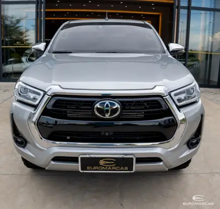 TOYOTA HILUX 2.8 D-4D TURBO DIESEL CD SRX 4X4 AUTOMÁTICO