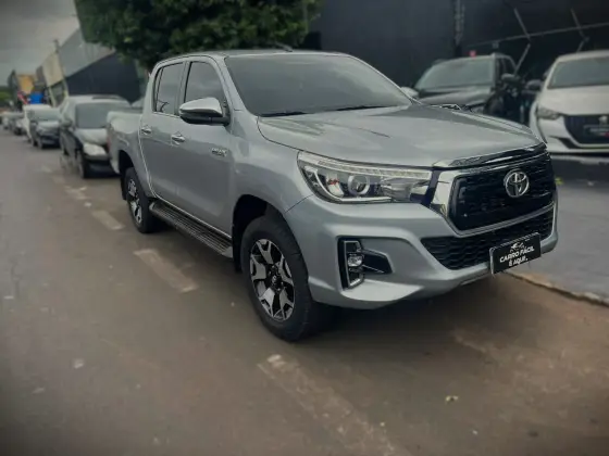 TOYOTA HILUX 2.8 SRX 4X4 CD 16V DIESEL 4P AUTOMÁTICO TOYOTA HILUX 2.8 SRX 4X4 CD 16V DIESEL 4P AUTOMÁTICO