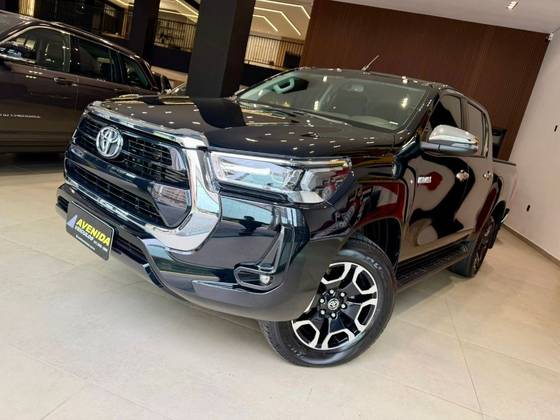 TOYOTA HILUX 2.8 D-4D TURBO DIESEL CD SRV 4X4 AUTOMÁTICO