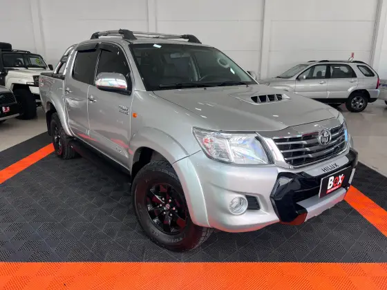 TOYOTA HILUX 3.0 SR 4X4 CD 16V TURBO INTERCOOLER DIESEL 4P AUTOMÁTICO TOYOTA HILUX 3.0 SR 4X4 CD 16V TURBO INTERCOOLER DIESEL 4P AUTOMÁTICO