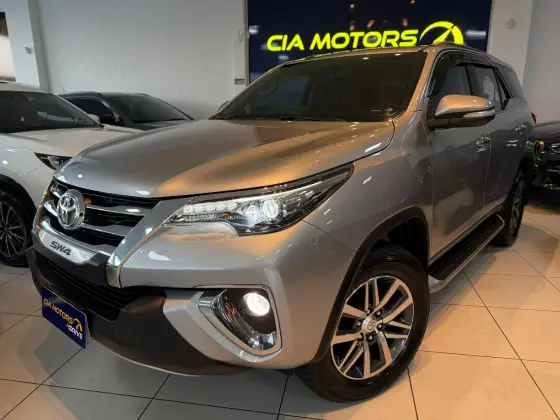 TOYOTA HILUX SW4 4.0 SRX 4X4 7 LUGARES V6 24V GASOLINA 4P AUTOMÁTICO TOYOTA HILUX SW4 4.0 SRX 4X4 7 LUGARES V6 24V GASOLINA 4P AUTOMÁTICO