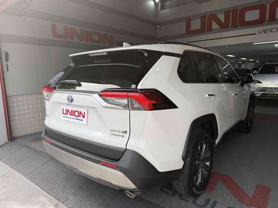 TOYOTA-RAV4-2024