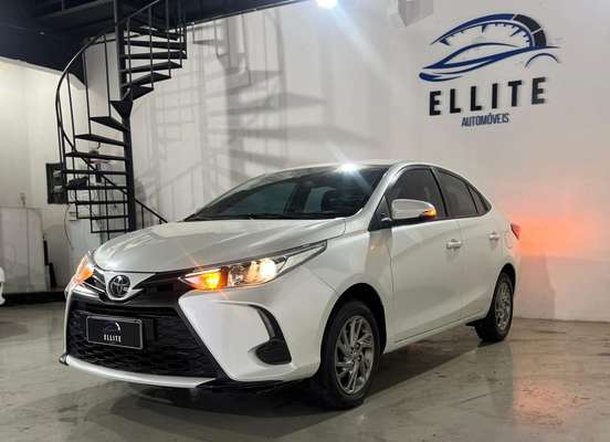 TOYOTA-YARIS-2023