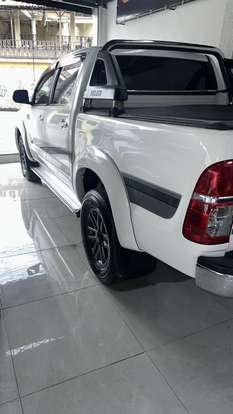 TOYOTA-HILUX-2015