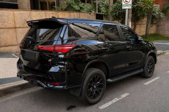 TOYOTA-HILUX SW4-2024