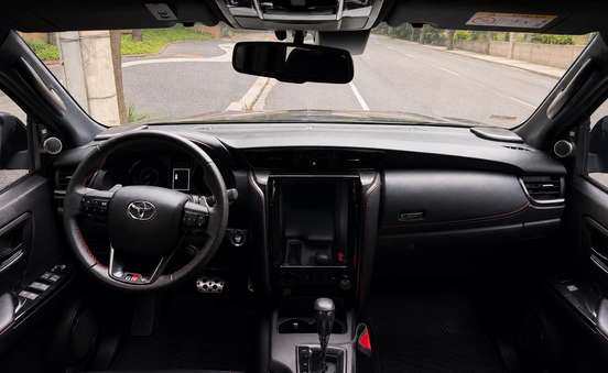 TOYOTA-HILUX SW4-2024