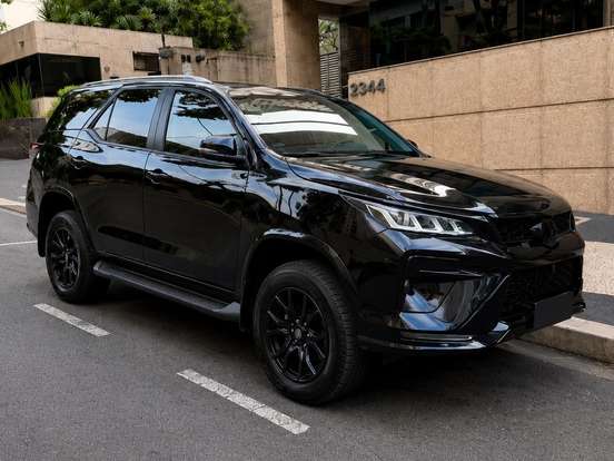 TOYOTA-HILUX SW4-2.8 D-4D TURBO DIESEL GR-S 7L 4X4 AUTOMÁTICO TOYOTA-HILUX SW4-2024