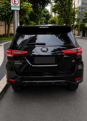 TOYOTA-HILUX SW4-2024