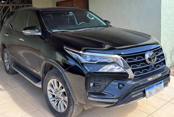 TOYOTA HILUX SW4 2.8 D-4D TURBO DIESEL SRX 7L 4X4 AUTOMÁTICO