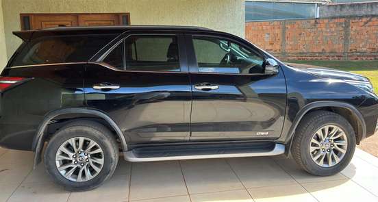 TOYOTA-HILUX SW4-2023