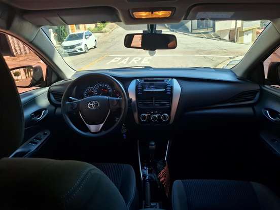 TOYOTA-YARIS-2019