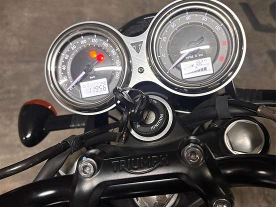 TRIUMPH-BONNEVILLE T100 BLACK 900 TRIUMPH-BONNEVILLE T100 BLACK 900-2019