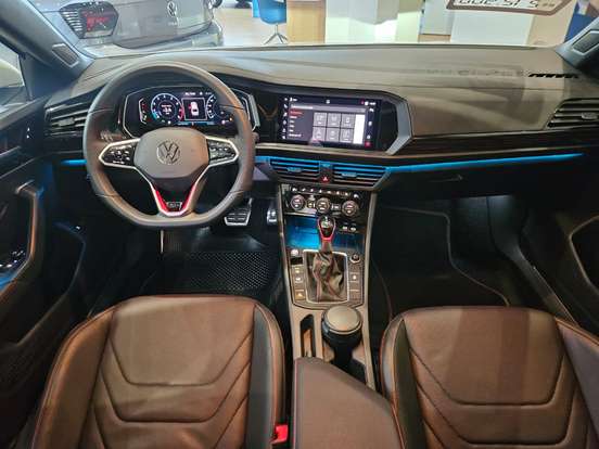VOLKSWAGEN-JETTA-2024