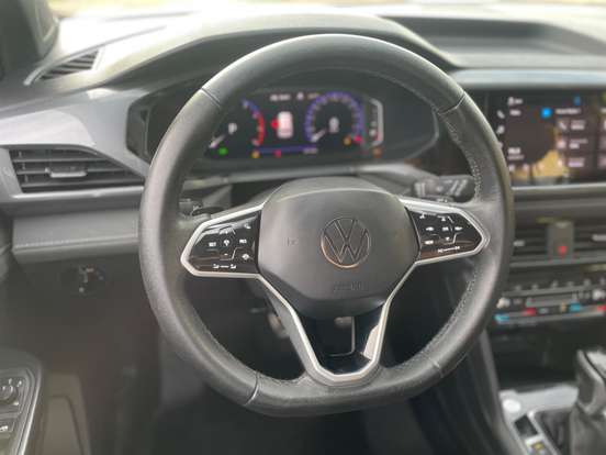 VOLKSWAGEN-TAOS-2023