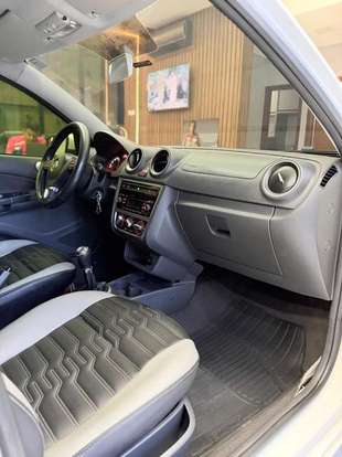 VOLKSWAGEN-VOYAGE-1.0 MI 8V FLEX 4P MANUAL VOLKSWAGEN-VOYAGE-2014