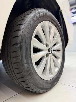 VOLKSWAGEN-VOYAGE-2014