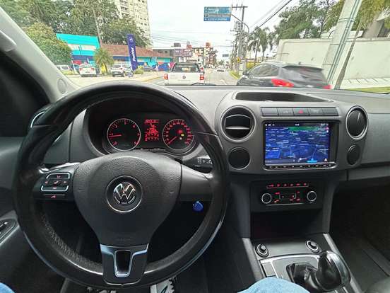 VOLKSWAGEN-AMAROK-2012