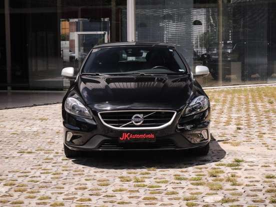 VOLVO-V40-2015