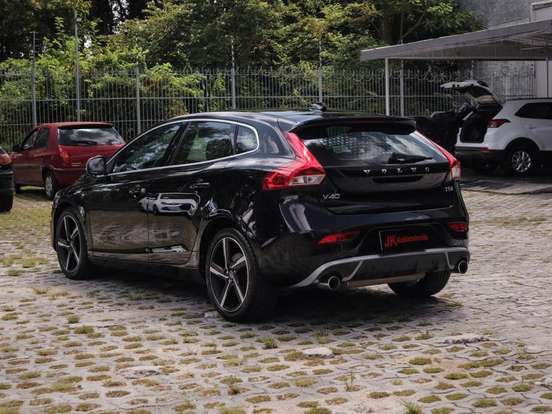 VOLVO-V40-2.0 T5 R DESIGN TURBO GASOLINA 4P AUTOMÁTICO VOLVO-V40-2015