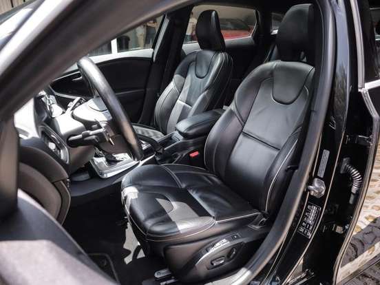 VOLVO-V40-2.0 T5 R DESIGN TURBO GASOLINA 4P AUTOMÁTICO VOLVO-V40-2015
