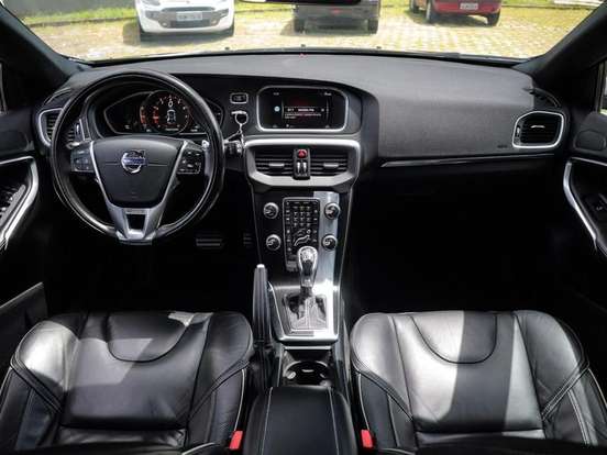 VOLVO-V40-2.0 T5 R DESIGN TURBO GASOLINA 4P AUTOMÁTICO VOLVO-V40-2015