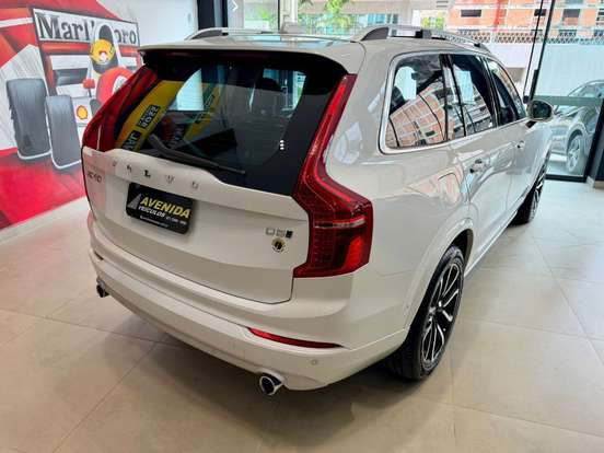 VOLVO-XC90-2018