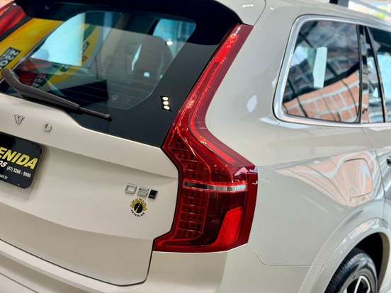 VOLVO-XC90-2018