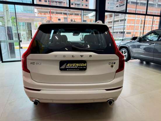 VOLVO-XC90-2018