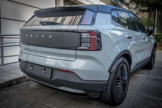 VOLVO-EX30-2025