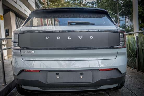 VOLVO-EX30-2025