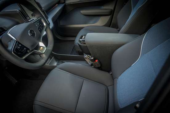 VOLVO-EX30-2025