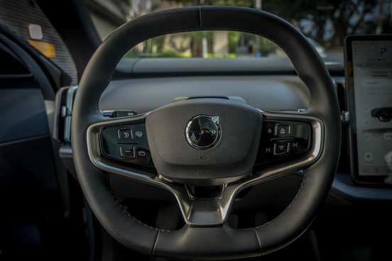VOLVO-EX30-2025