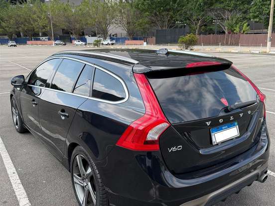 VOLVO-V60-2.0 T5 R DESIGN TURBO GASOLINA 4P AUTOMATIZADO VOLVO-V60-2014