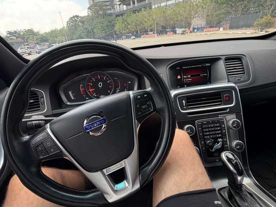 VOLVO-V60-2.0 T5 R DESIGN TURBO GASOLINA 4P AUTOMATIZADO VOLVO-V60-2014