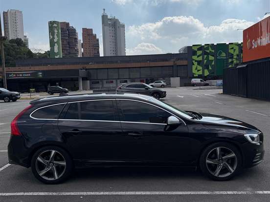 VOLVO-V60-2.0 T5 R DESIGN TURBO GASOLINA 4P AUTOMATIZADO VOLVO-V60-2014