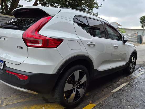 VOLVO-XC40-2.0 T5 GASOLINA MOMENTUM AWD GEARTRONIC VOLVO-XC40-2018