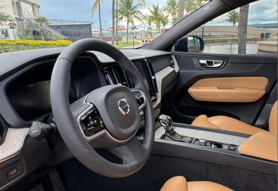 VOLVO-XC60-2017