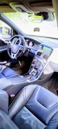 VOLVO-XC60-2015
