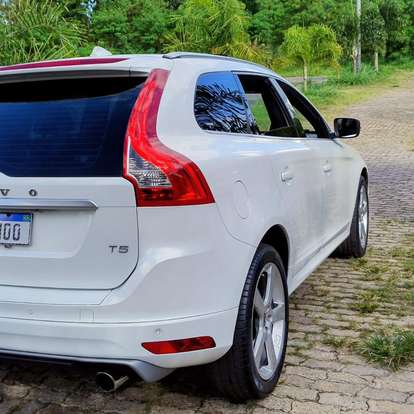 VOLVO-XC60-2.0 T5 R DESIGN TURBO GASOLINA 4P AUTOMÁTICO VOLVO-XC60-2015